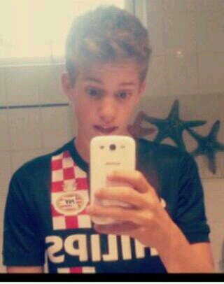 mxiniac's profile picture. { drie / vijf }