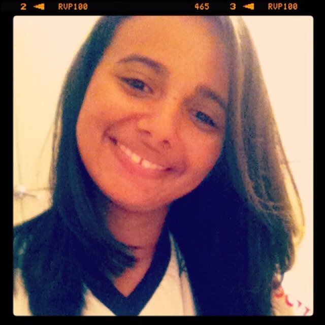 Futura Biológa, Pottermaníaca, corinthiana, apaixonada por música, guaraná e futebol. 
:)