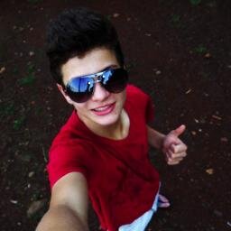 ~ × 　O gatinho brincαlhão&αnimαdo que você vê nα photo bαbý o meu jeito de ser αs vezes incomodα os outros. . mαs eu nαo ligo ;) sou o que sou. ♥ The Best ♥