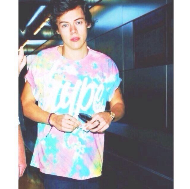 please follow @tshirtcashton x