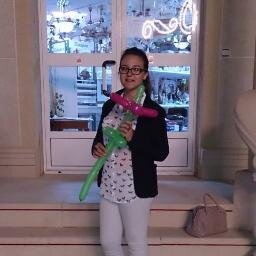 Licenciada en ADE. Futura opositora, protectora de los animales y amante de la buena música.