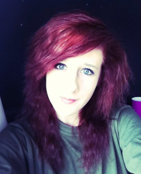 I try to be a people person but people really annoy me.. oh and I like odd socks.      snapchat- lozzybxxx