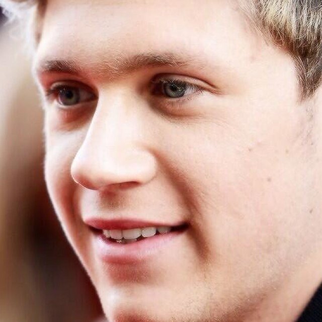 PLEASE FOLLOW @wreckmepaynei THEN TWEET HER WHEN YOU'RE DONE, I'LL GIVE YOU 5 FREE FOLLOWS