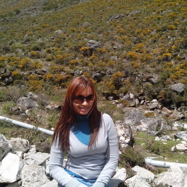 Bipolar, loca, impulsiva, explosiva, extrovertida pero de buen corazón.