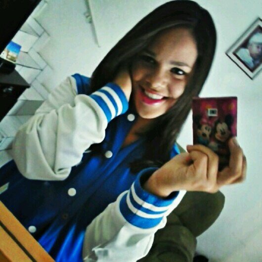 vivemos tempos de loucos amores ,só é feliz quem sabe oq quer ;)            instagram:Bia Caires.       face:Bia Caires