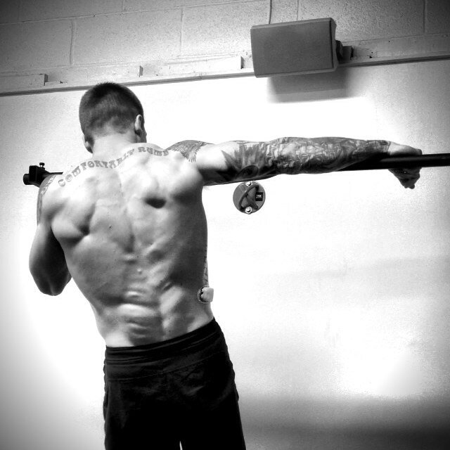 Personal trainer, crossfit coach, kickboxer and type 1 diabetic. Achieving health and fitness through functional movement and calisthenics one workout at a time