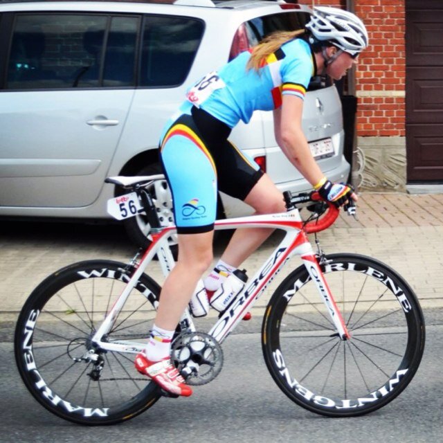 Championne de Belgique route juniore&vice championne de Belgique chrono juniore 2011.Kinésithérapeute.Etudiante en ostéopathie.Epanouie grâce à @AntoineWarnier
