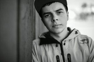 GrumpNaDeSHoT's profile picture. Professional MOAB Choker.