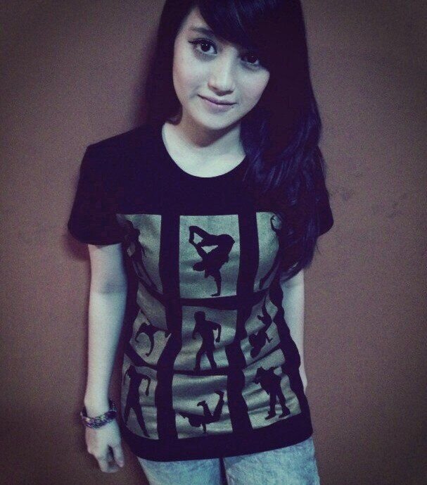 ^_^ Baig hati,, rajin belajar,, 
gemar menabung,, dan suka mnolong
nenek2 menyebrang jalan....
follback mention aja