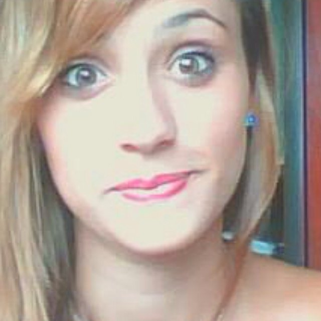 Si estas triste sonríe, porque más vale una sonrisa triste, que la tristeza de no verte sonreír... ✨