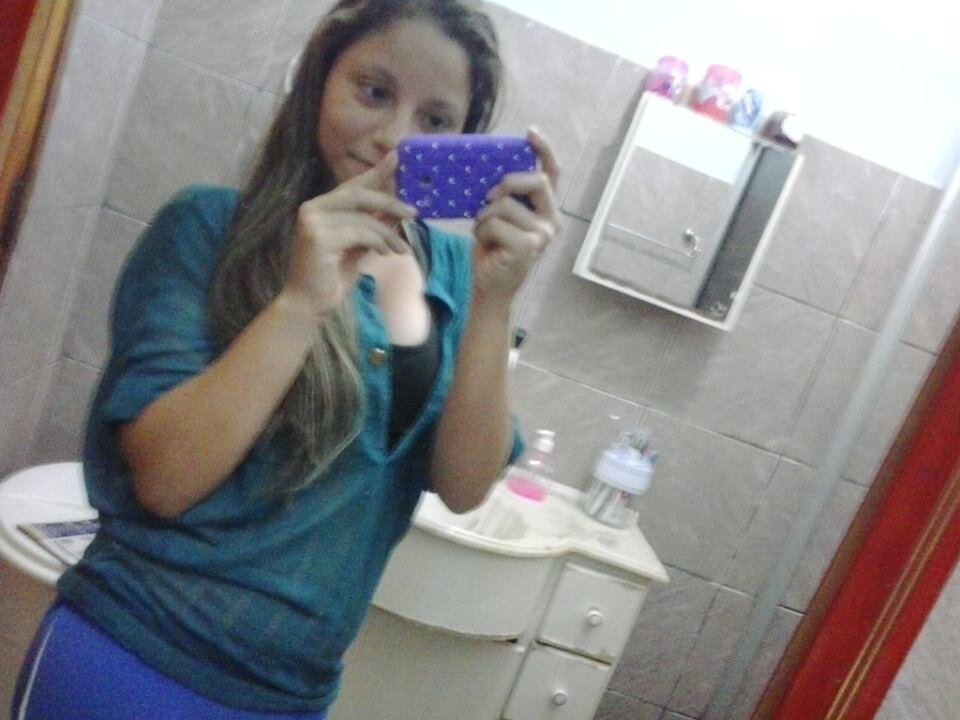 @tainaferreira