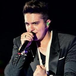 E de repente, você se tornou tudo que eu preciso, a razão pela qual eu sorrio sempre  @LuanSantana