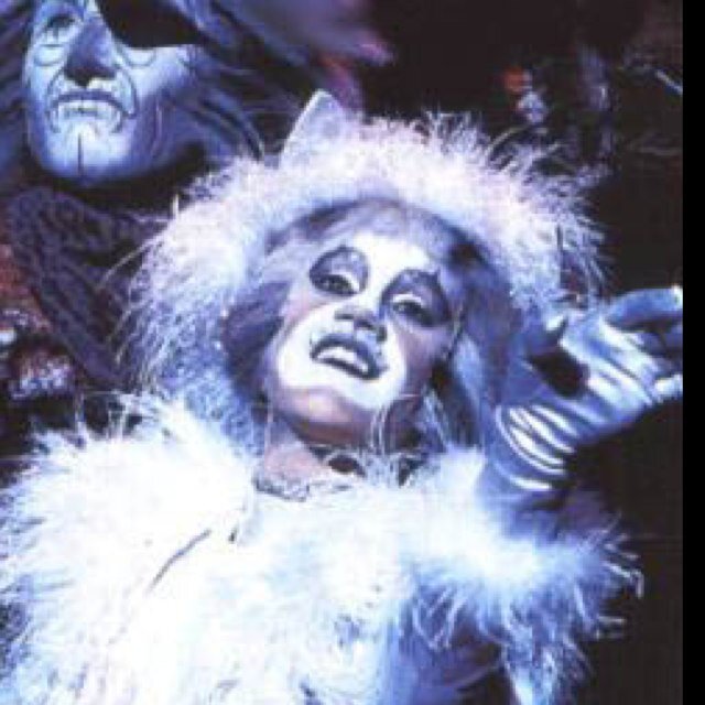 How charming of you to come see me, babies. #JellicleTribe