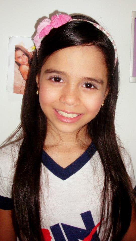 amoo violetta sou muito fã da larissa manoela amo musica entre outras coisas bjs