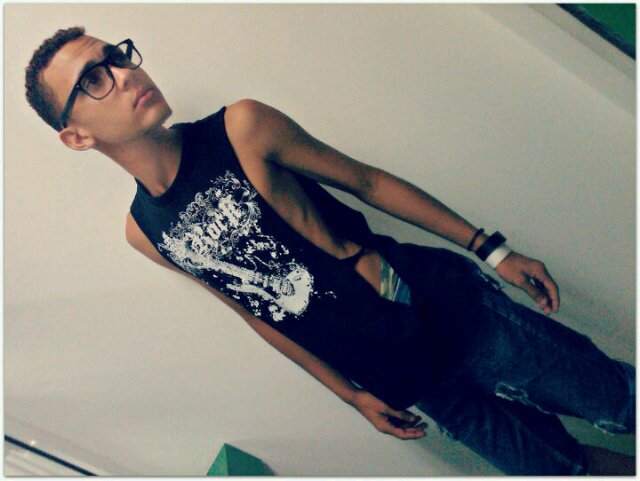 Estudio, me gusta salir y socializar, humilde y sincerO Pin:PidemelO