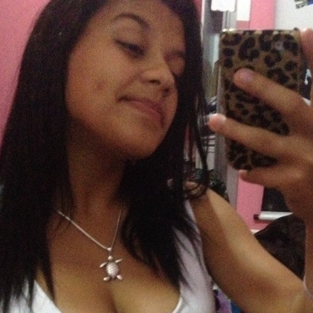 Tentei disfaçar o que sinto por você, mas sempre meus olhos revelam o que diz meu coração.
  Te  amo c2