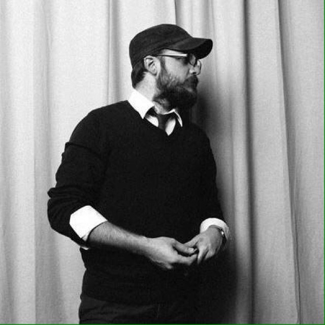 Filmmaker and artist. Girl dad. Learning to code.