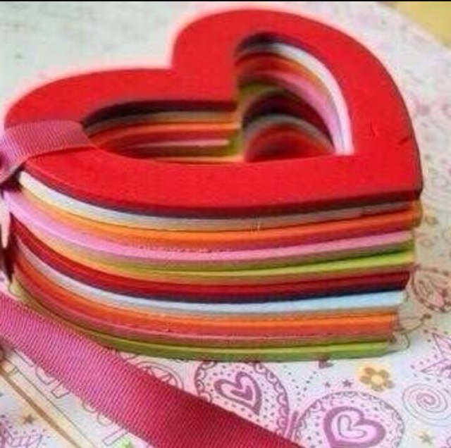 : إإعشق الكتآابهه لأني ؛ أكرهه رجفةة صوتي حينَ أٌفضفض ♪̵