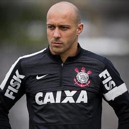 Ator improvisado como jogador de futebol  @Gcr92 since: 18/10/13