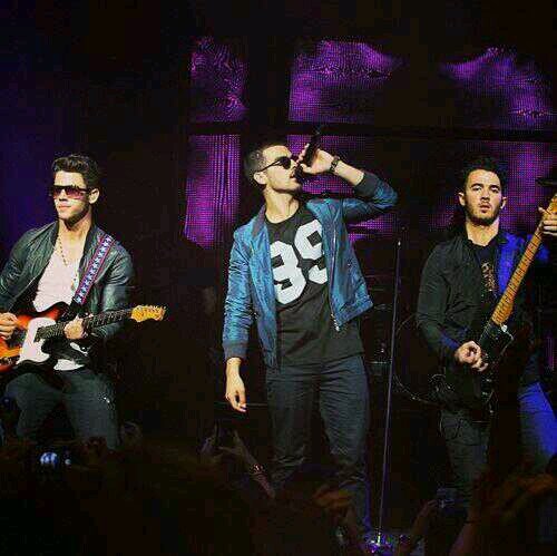 isupportJB89's profile picture. me and my co-owner @joejslover  we Love & Support the jonas brothers