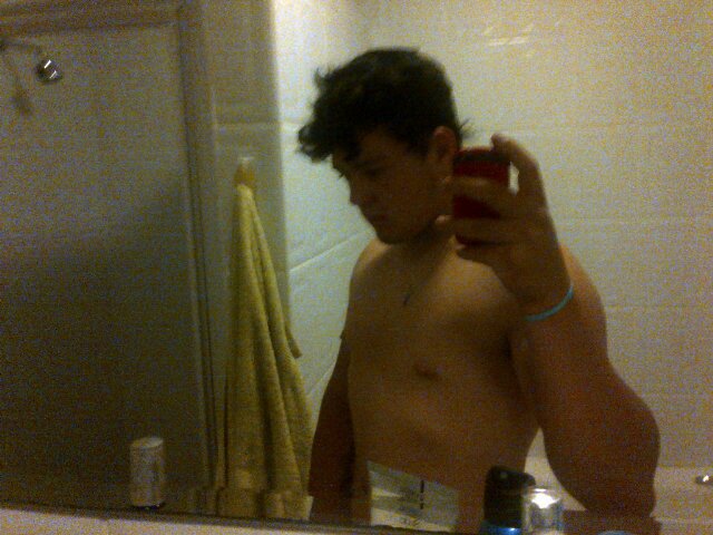 Hi add me on bbm 264F93E4