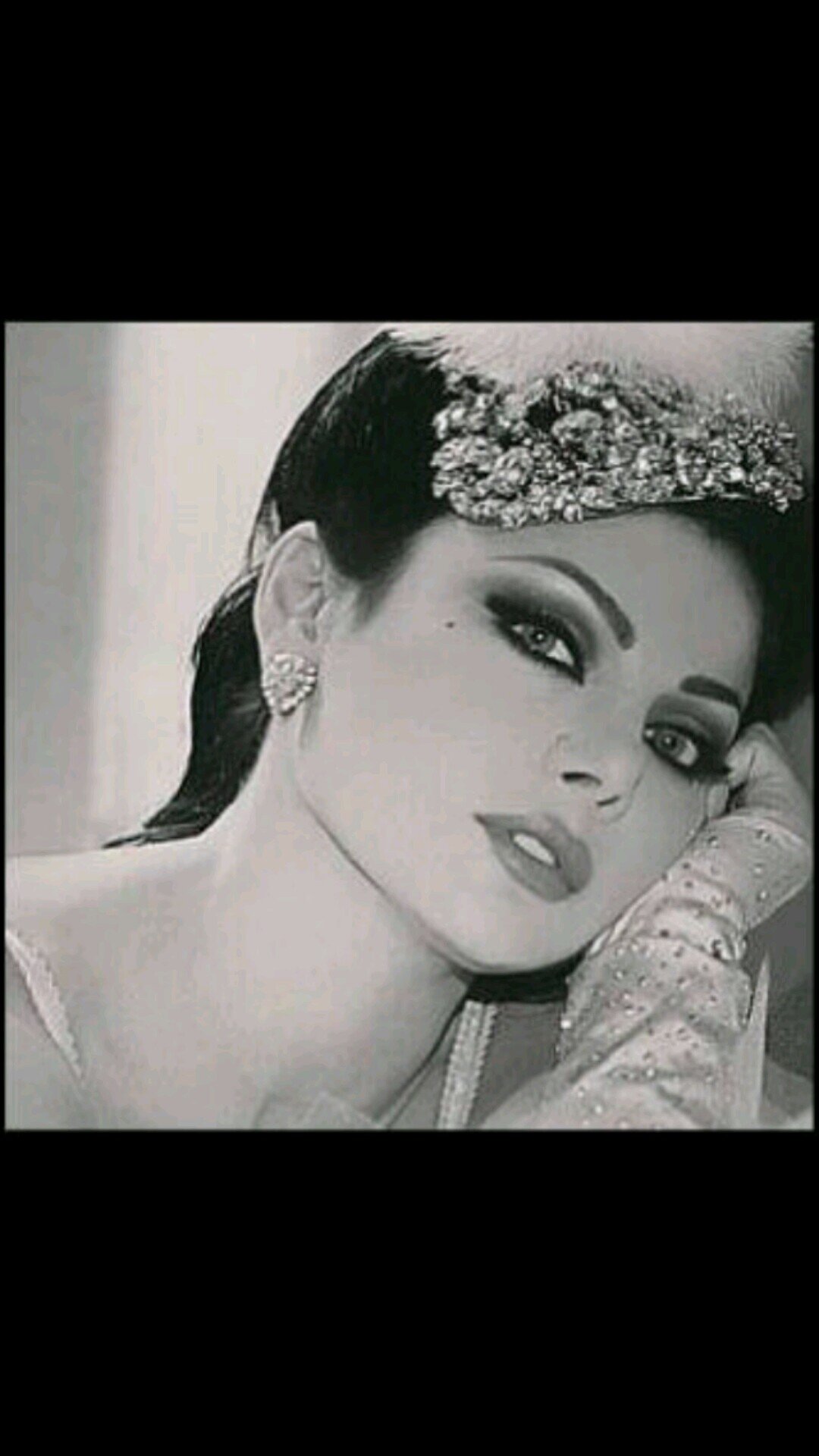 ‏★             ليس كل ما أغرد به يدل علي مشاعري!* (حياكم الله) ‏if you have me you have everything