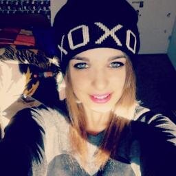 I'm 15 years old from Hungary, new Facebook: https://t.co/yWoyFlxnwl