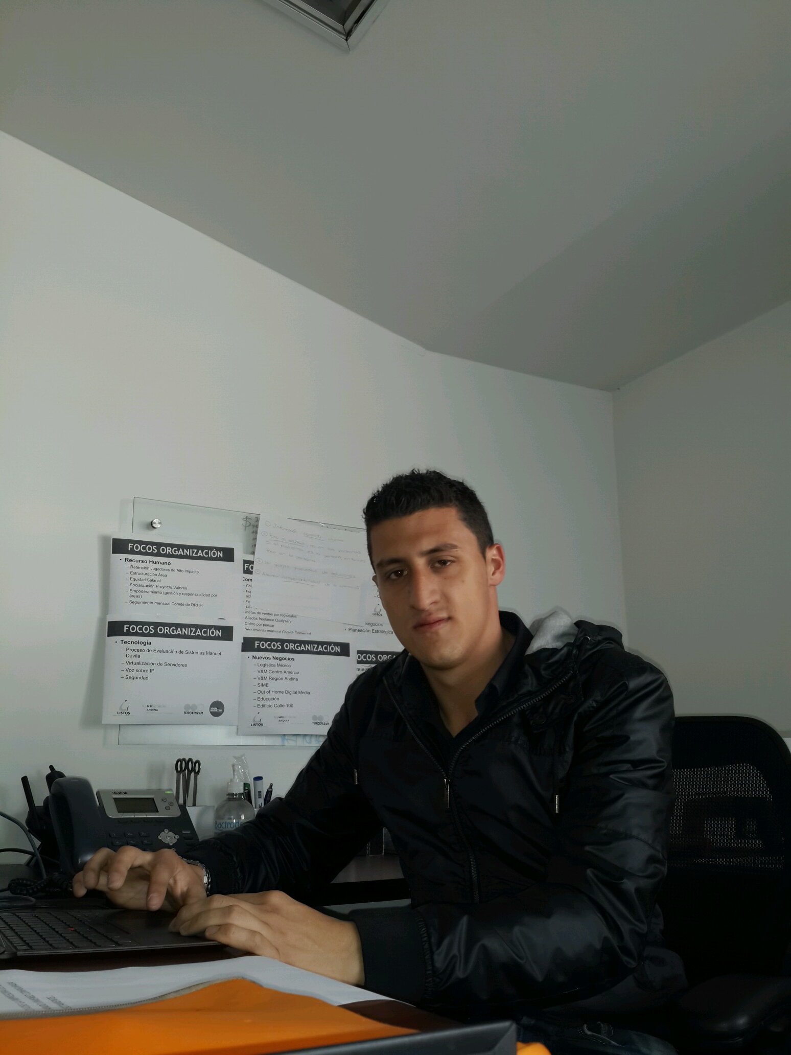 JleonardoMejia's profile picture. 