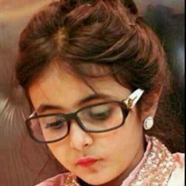 يآجرح / دقيت بآبي ..؟؟ تفضل ! مآ من غريبين يمـي .. هذي تنآهيدي .. وهذآ عذآبي .. وآلشآيب آللي مرتكي ذآك ( هـمي ) .. تبوك-حقل