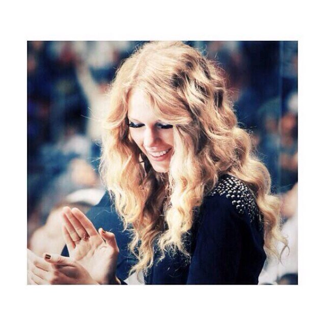 Free follow! Follow me (I follow back) @TaylorWearsRed

Stay Awesome Xxx