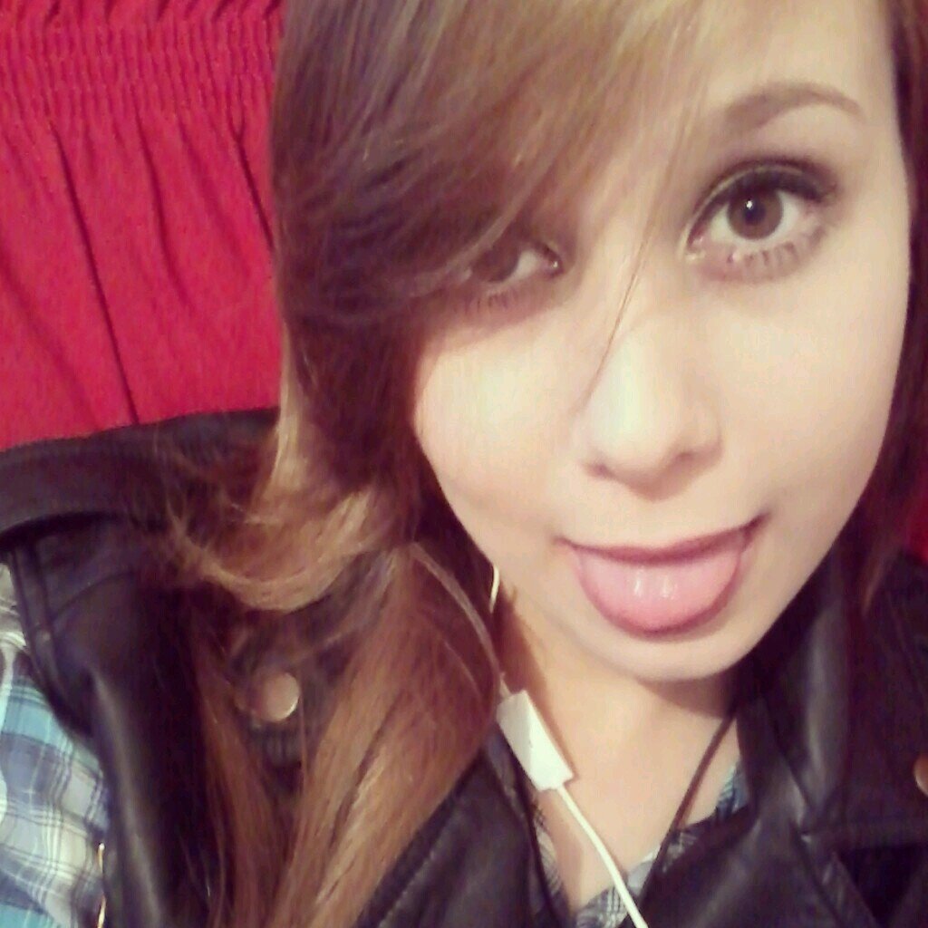 sigo todos que me seguirem=)                          http://t.co/BnnpFXafF2…