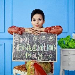 Tuhan sedang merajut masa depan saya. Walaupun lama tapi, ku yakin bahwa rajutanNya yang terbaik bagiku :) Thx My Lord