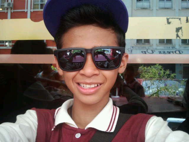 Shaszdan andshar,13years,dan jangan lupa follow saya tau!!!!!!!