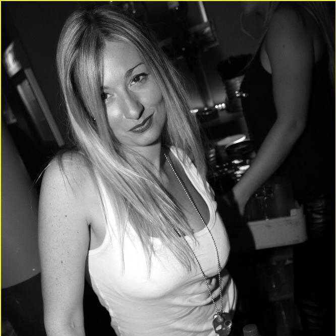 Isabelle , 29 ans :-)
Mes tweet n'engage que moi :-)