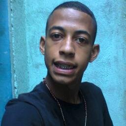 viva os momentos,aproveite as oportunidades,esqueça os erros e apenas seja Feliz !