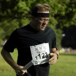 45-årig löpare som hellre springer långt än kort, att även göra det snabbt skulle vara ännu bättre... Siktar mot att nångång springa ultramaraton.