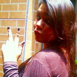 Sincera,boba,apaixonada,gosto de doce enfim... sou uma garota normal ;) #SQÑ