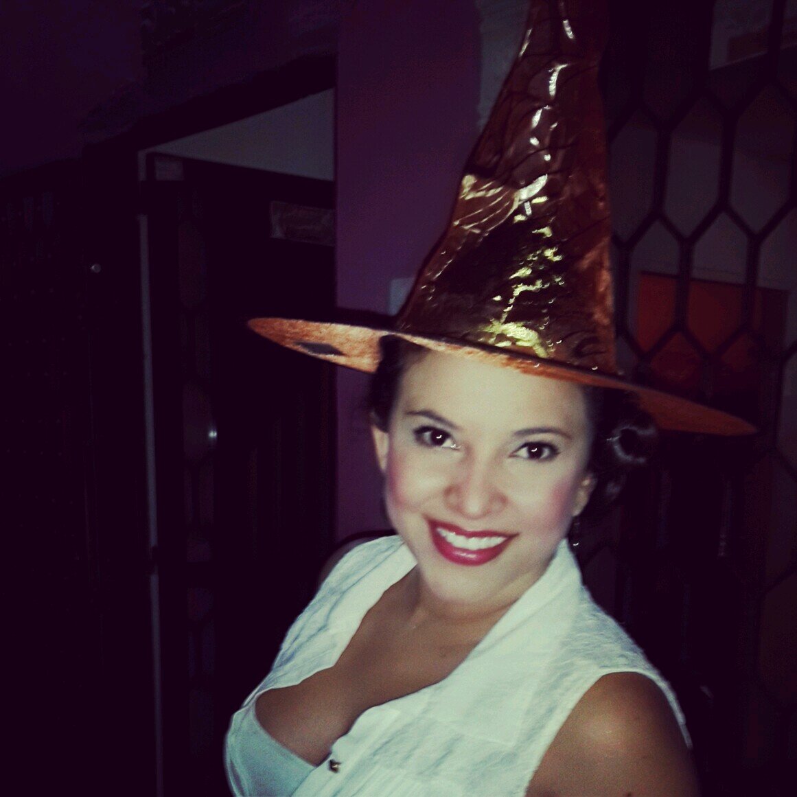 Estudiante de Comunicación  social periodismo.
 Barranquillera de pura cepa, 100% amante del carnaval