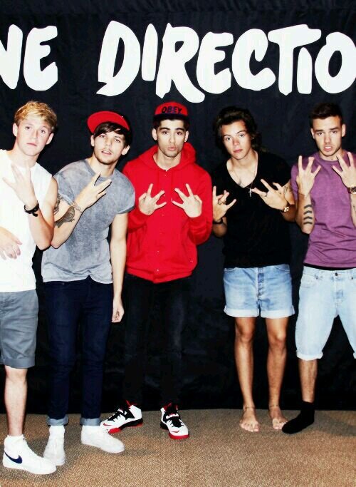 I love you and you're fab okay? Please follow @cherriepieharry!          ♡♡