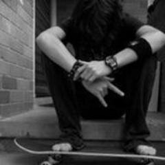 adoro sair com os amigos e ouvir bastante rock /m\