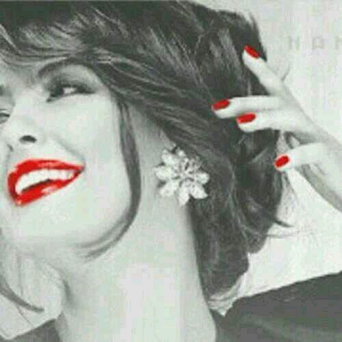 ‏‏‏‏‏‏انا ملكة في زمن كثرت فيه الجاريات  ....  غاليه في زمن رخصت فيه الفتيات  ..   صامتة في زمن كثرت فيه الثرثره والحكايات..    الخاااااااص مهملٍ