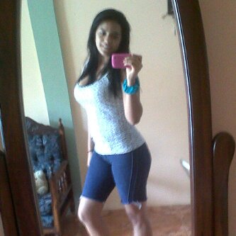 ♥.- No permitas que un hombre te trate mal cuando existen miles que se mueren por hacerte sonreír...” Marilyn Monroe. ♥.♥