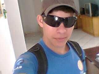 se eu cair vai ser rimando, e se levanta vai ser rimando , no comando, nunca a mando de ningue  _I_   ‏︻╦╤──