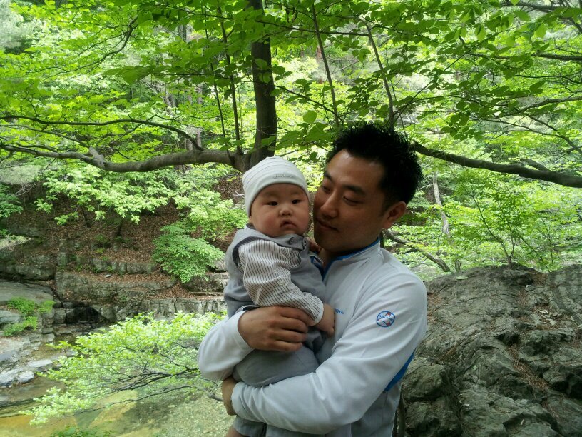 선경기획(부산 알뜰,실속 리빙) 이사,

유진 쥬얼리 2대 대표,

민주평화통일자문회의 
부산동구협의회 청년분과위원장,

더불어민주당 서구,동구지역회 사무국장.

부산외국어대학교 정보통계학 학사,

동아대학교 관광경영학 석사,

부산대학교 공공정책학전공 박사수료.