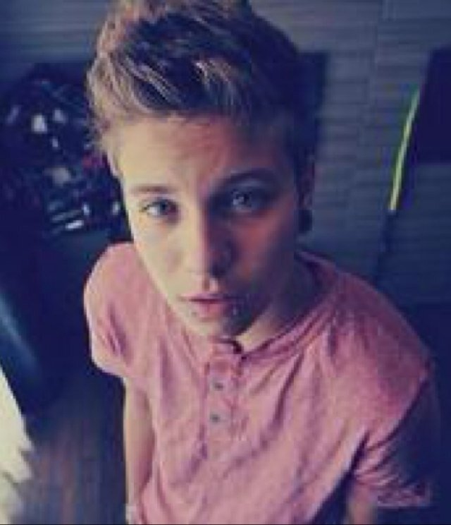 Hey its Chris, 18, and im passinate about singing , love Ed Sheeran (Single).