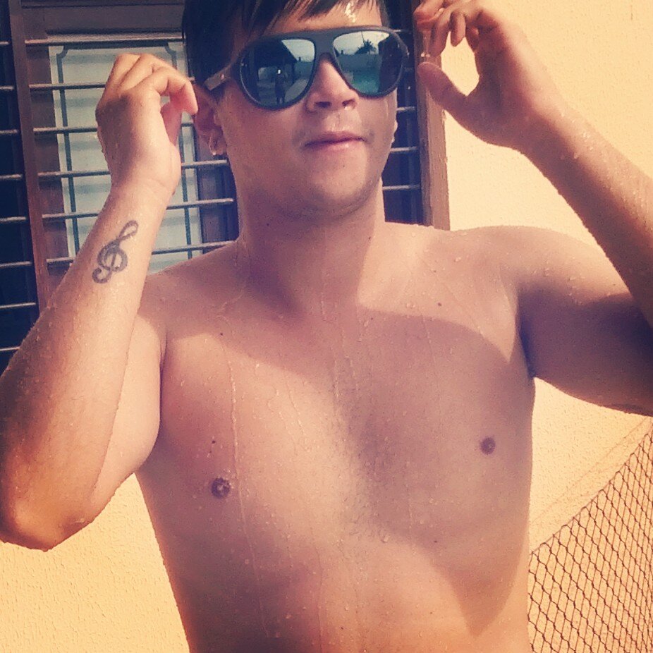 RealSurfistinho's profile picture. To no aqui pq psicólogo é caro e o twitter é grátis.