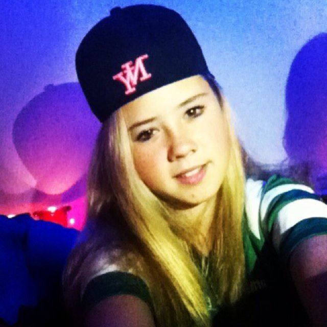 INSTA: xkippepootx ~ Whapp: vraag maar ~ Skype: xkippepootx ~ ILoveVoetbal!