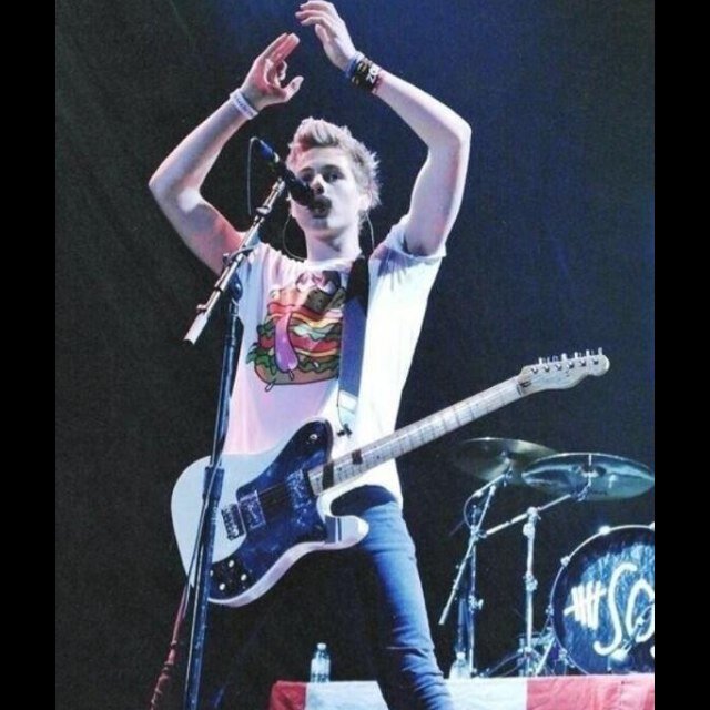 Please follow @sharktoothzayn