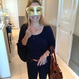 vivianvassos's profile picture. all things travel, style and wellness; expert content creator; global citizen