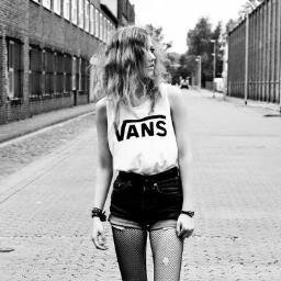 ConDdeDoraemon's profile picture. 'broken'